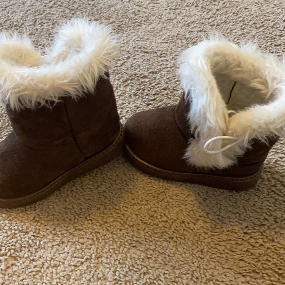 Kids brown boots